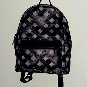 MCM LION STARK MUNICH MEDIUM BACKPACK
